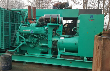 肥西发电机组如何判断水冷式机油散热器内部是否需要清洗？